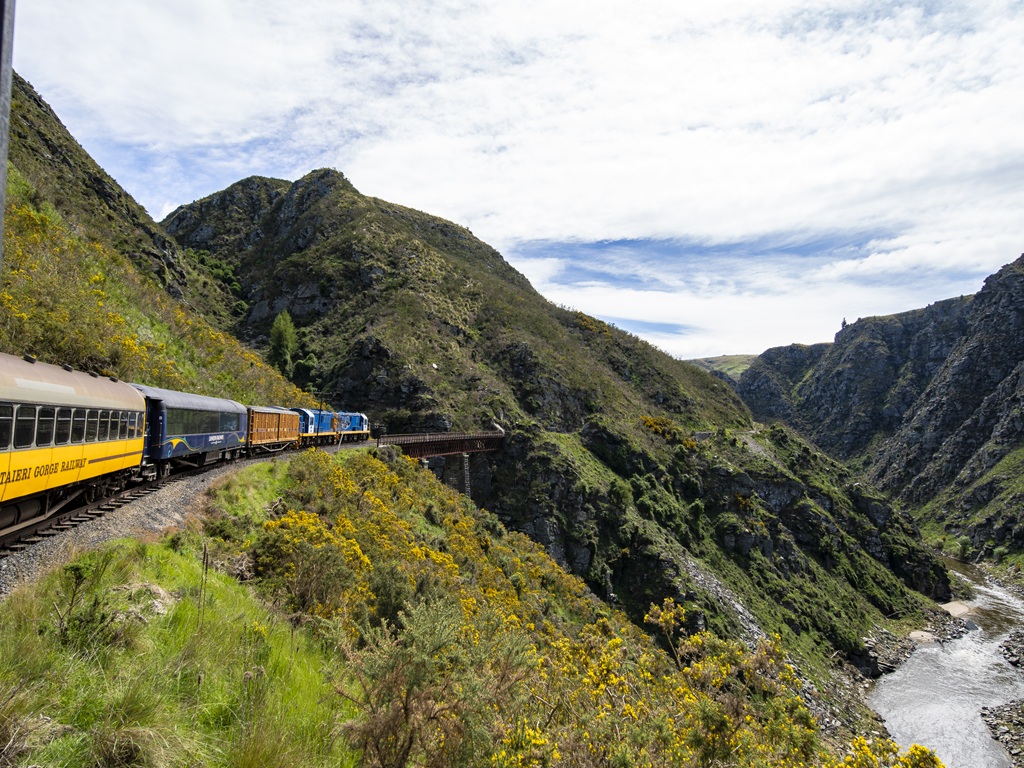 https://img.rezdy.com/PRODUCT_IMAGE/90077/ATTRACTION_TaieriGorge_Onboard_053_DunedinNZ__1_.jpg