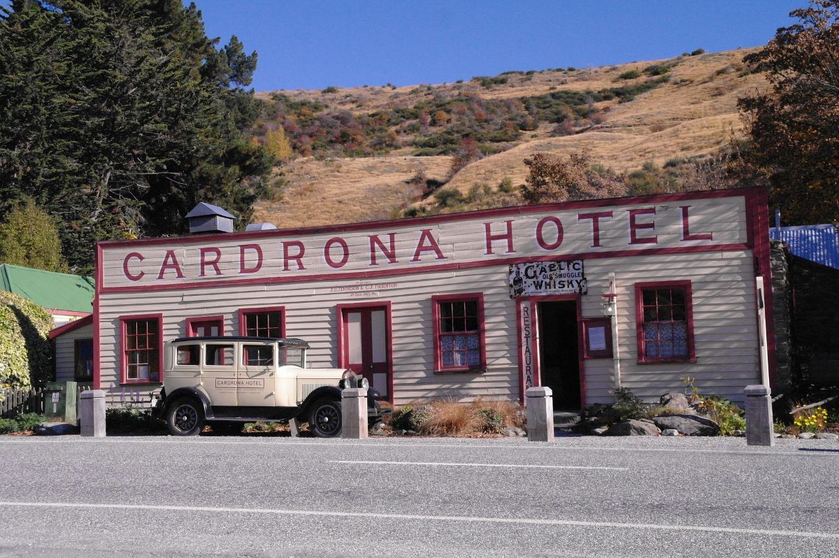 https://img.rezdy.com/PRODUCT_IMAGE/90077/Cardrona_Pub_1200.jpg