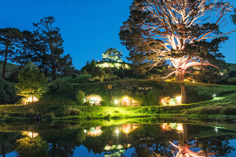 https://img.rezdy.com/PRODUCT_IMAGE/90077/Hobbiton_Movie_Set_7.jpg
