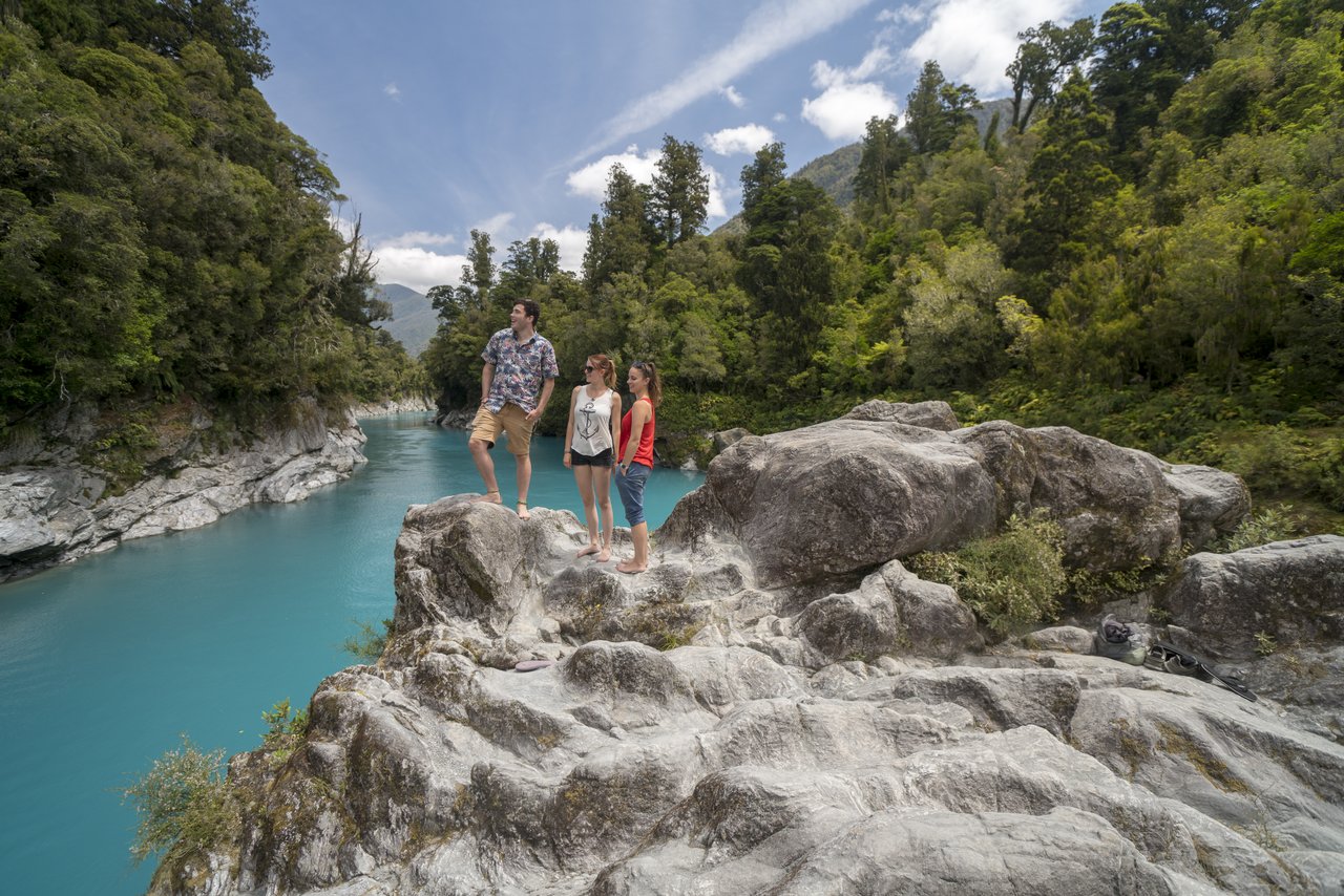 https://img.rezdy.com/PRODUCT_IMAGE/90077/Hokitika_Gorge__credit_Nimmo_Photography__medium.jpg