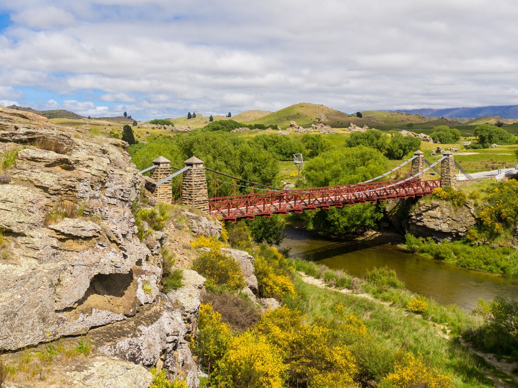 Queenstown to Dunedin (One-Way) Including Taieri Gorge Train