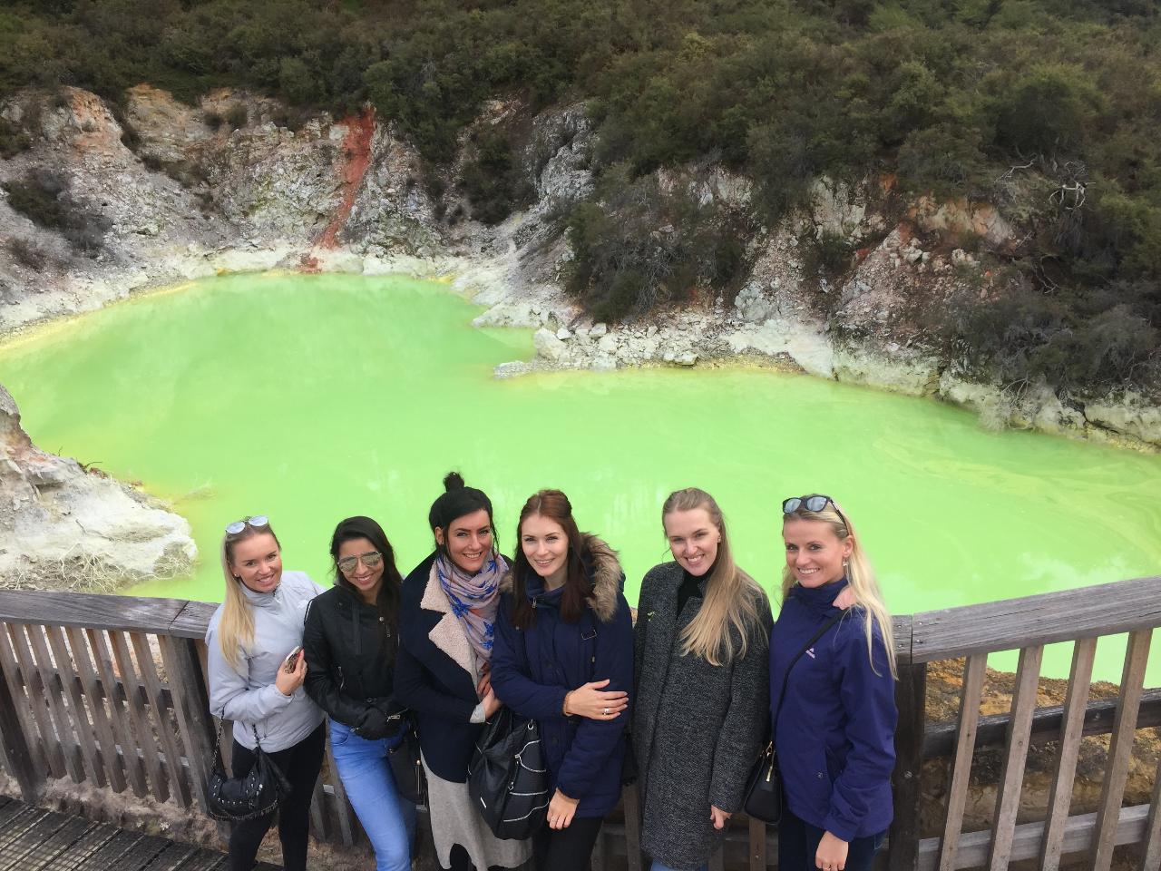 https://img.rezdy.com/PRODUCT_IMAGE/90077/Rotorua___Wai_o_Tapu.JPG