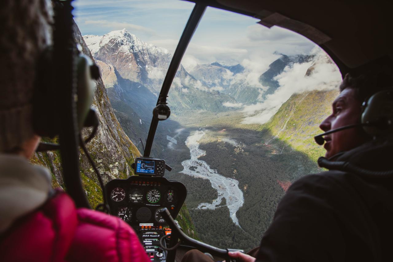 Premium Milford Sound Small Group Tour from Te Anau: Bus - Cruise - Helicopter 