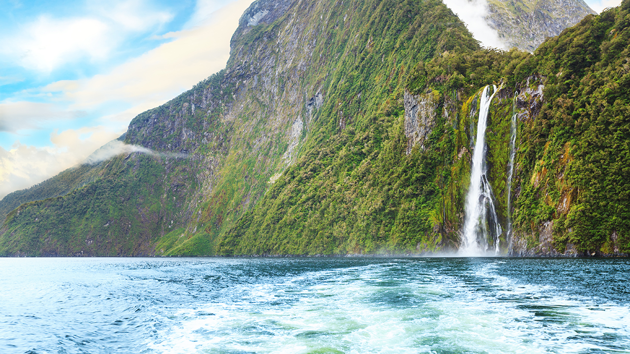 Premium Milford Sound Small Group Tour, Cruise & Picnic Lunch from Te Anau