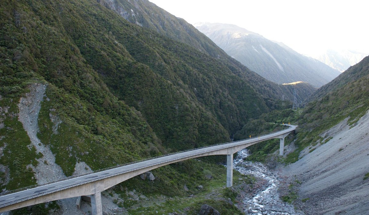 https://img.rezdy.com/PRODUCT_IMAGE/90077/otira_viaduct_lookout.jpg