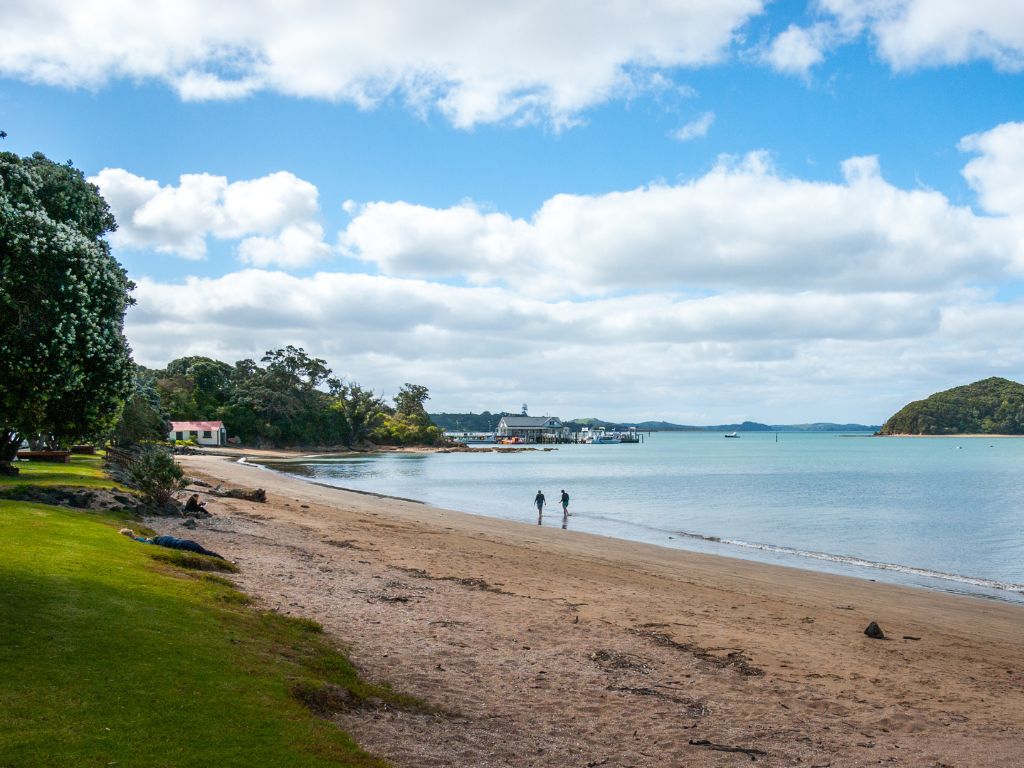 https://img.rezdy.com/PRODUCT_IMAGE/90077/paihia.jpg