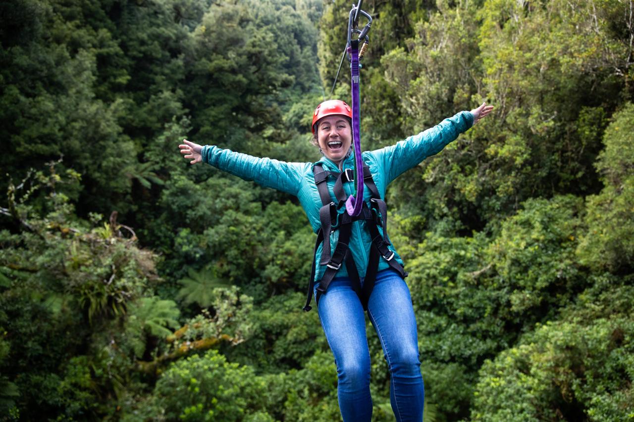 https://img.rezdy.com/PRODUCT_IMAGE/90077/treetop_zipline_Rotorua_Canopy_Tours_edited.jpg