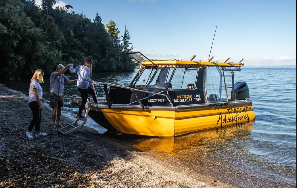 GUIDED HIKE - Bays & Bush Adventure 