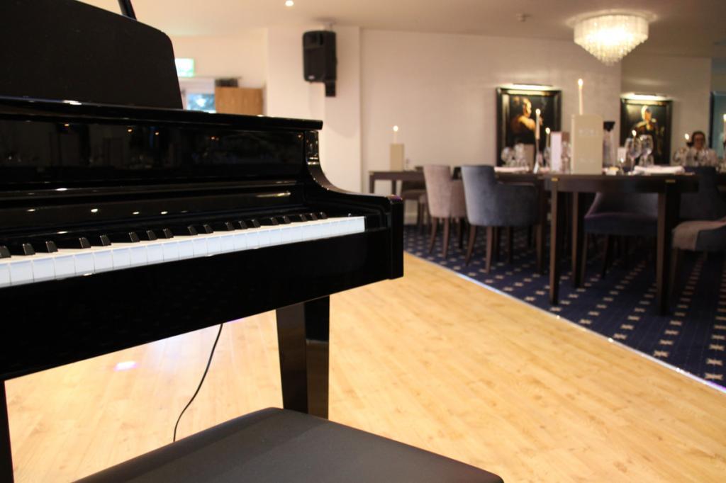 Torquay Turkey & Tinsel 4* Belgrave Sands Hotel Mon 18th Dec 2023 Highcliffe Coach Torquay Turkey & Tinsel 4* Belgrave Sands Hotel Mon 18th Dec 2023 Highcliffe Coach