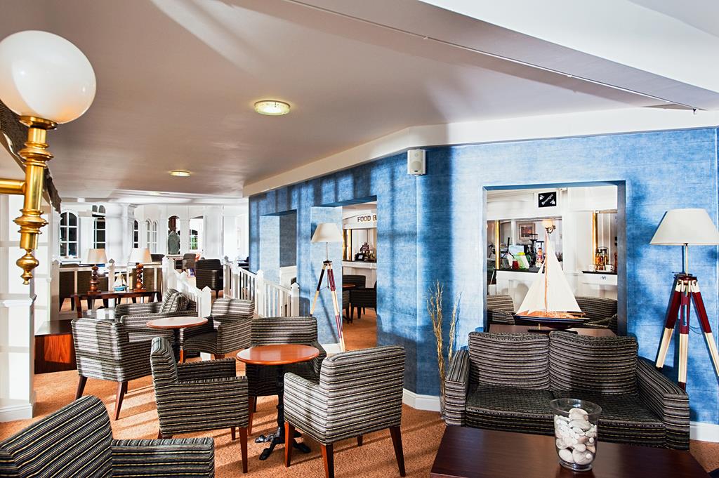 Warner 3* Bembridge Coast Hotel Turkey 'n' Tinsel Mon 29th Nov 2021 Highcliffe Coach