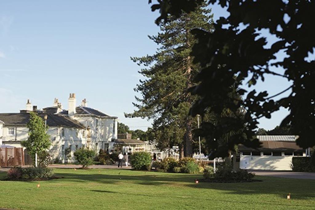 Warner - 4* Gunton Hall Coastal Village - Mon 8th Jan 2018