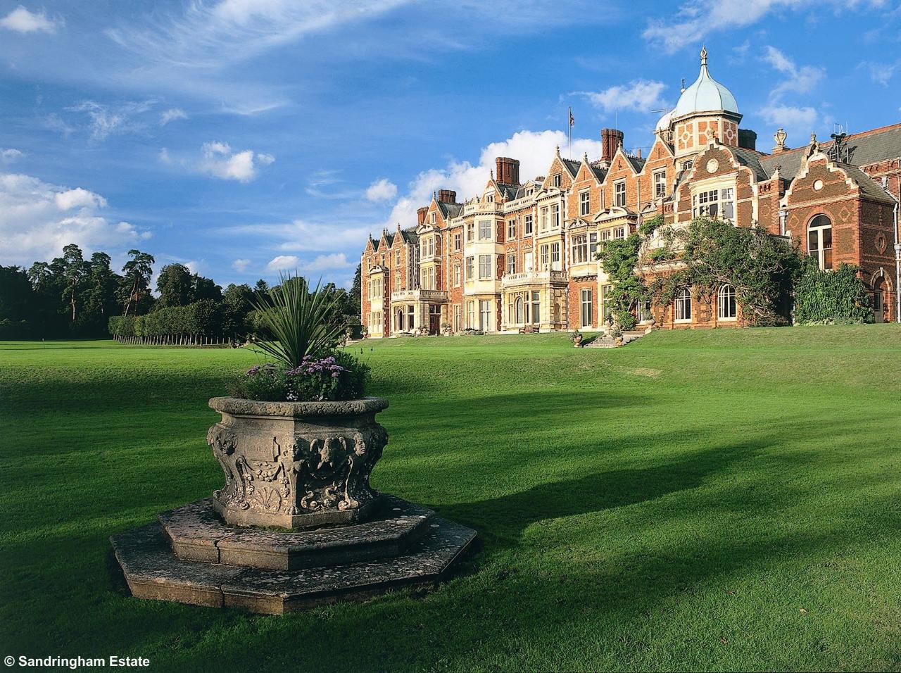 Sandringham House, Norwich & The Broads - Mon 6th May 2024