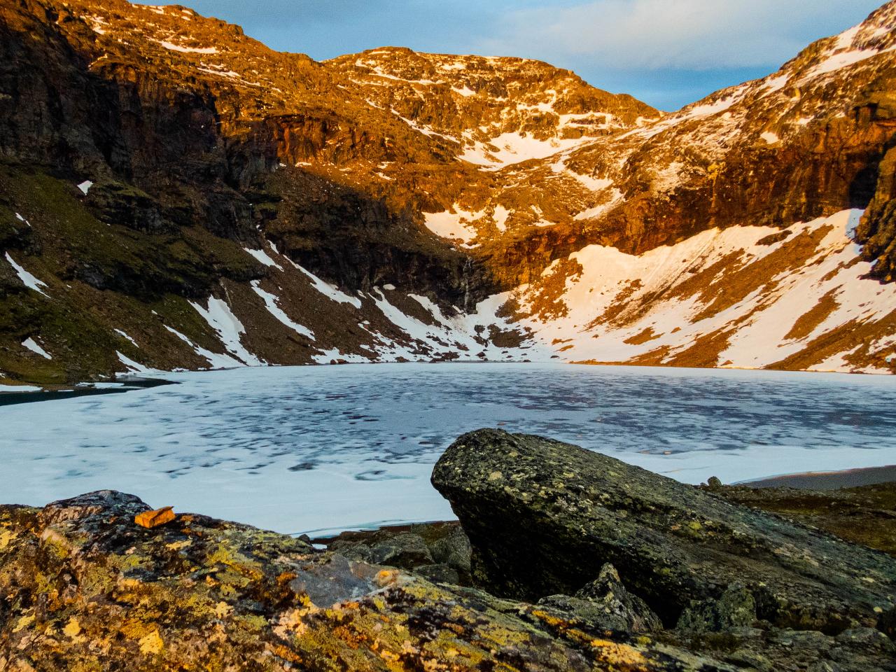 Midnight sun hike to Trollsjön (Rissajaure)