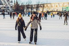 Location patins au Vieux-Port de Montréal /Skate rental at the Old Port of Montreal 