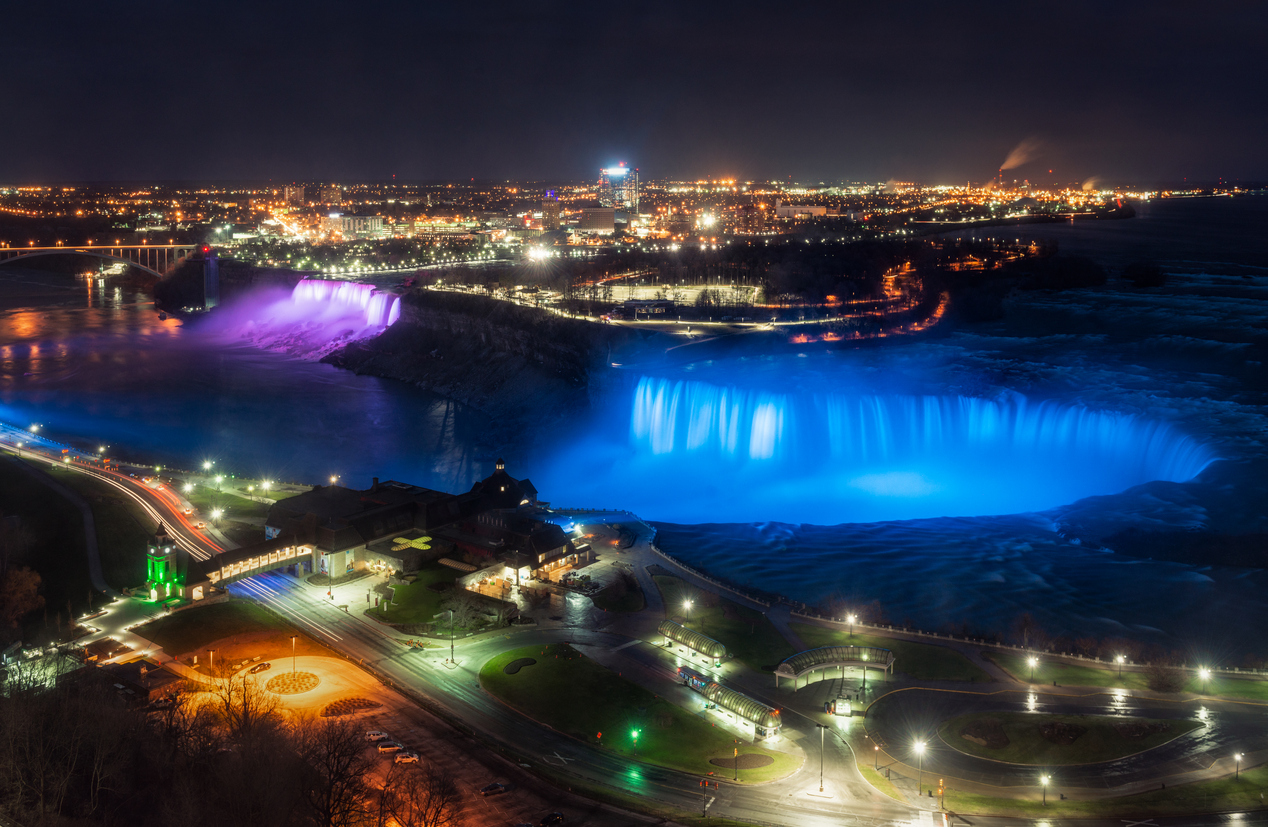 North York To Niagara Falls Day and Evening Tour (Small Group. Includes Boat Cruise & Wine Tasting)