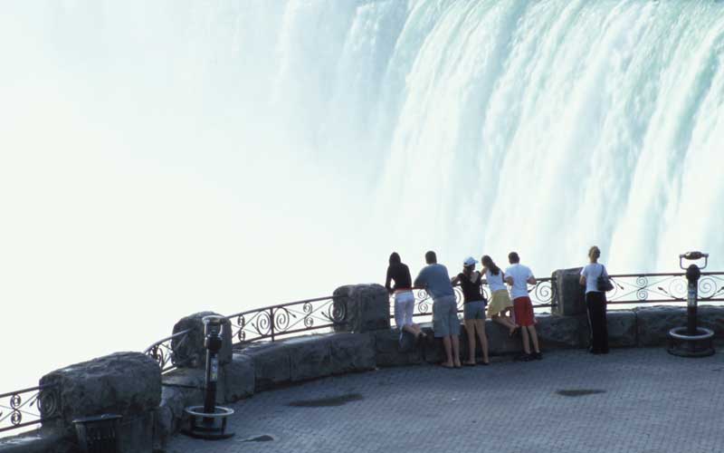 Toronto to Niagara Falls Half Day Private Tour (upto 7 people)