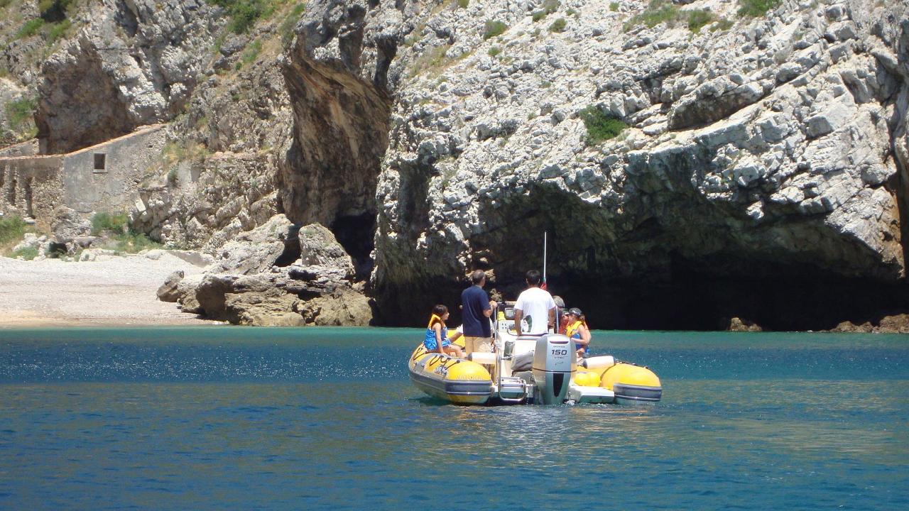 Passeio de Barco por Praias Secretas