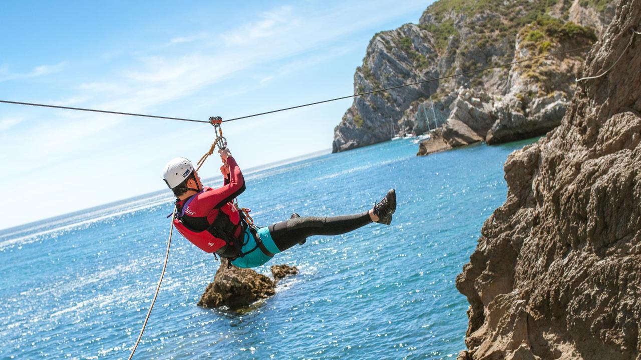 Coasteering - Enseada da Mula