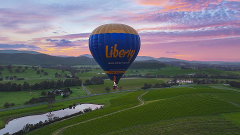 Ballooning in Yarra Valley INCLUDES Melbourne City Transfer and Breakfast