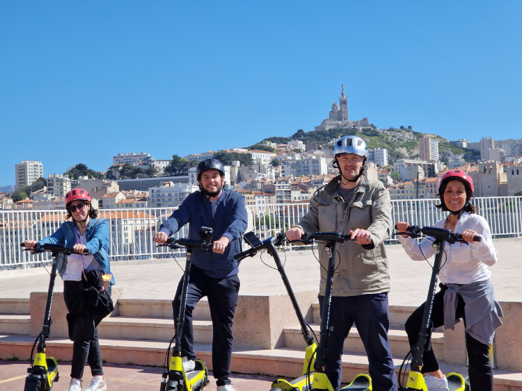 Location trottinette electrique 4h avec Pack Guide Virtuel - Marseille - E-scooter 4 hours rental with Virtual Guide