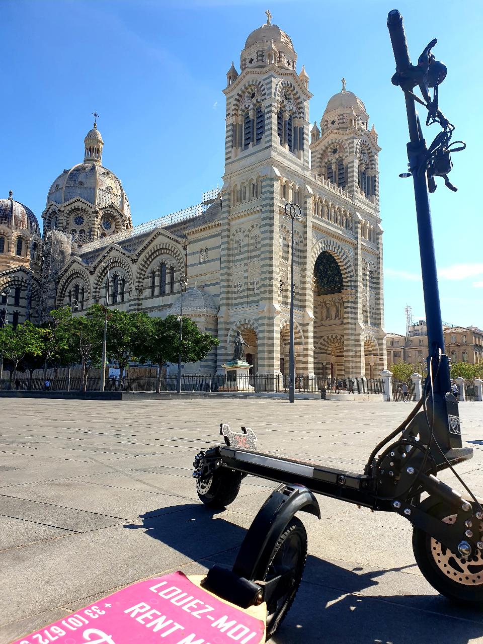Location trottinette electrique 4h avec Pack Guide Virtuel - Marseille - E-scooter 4 hours rental with Virtual Guide