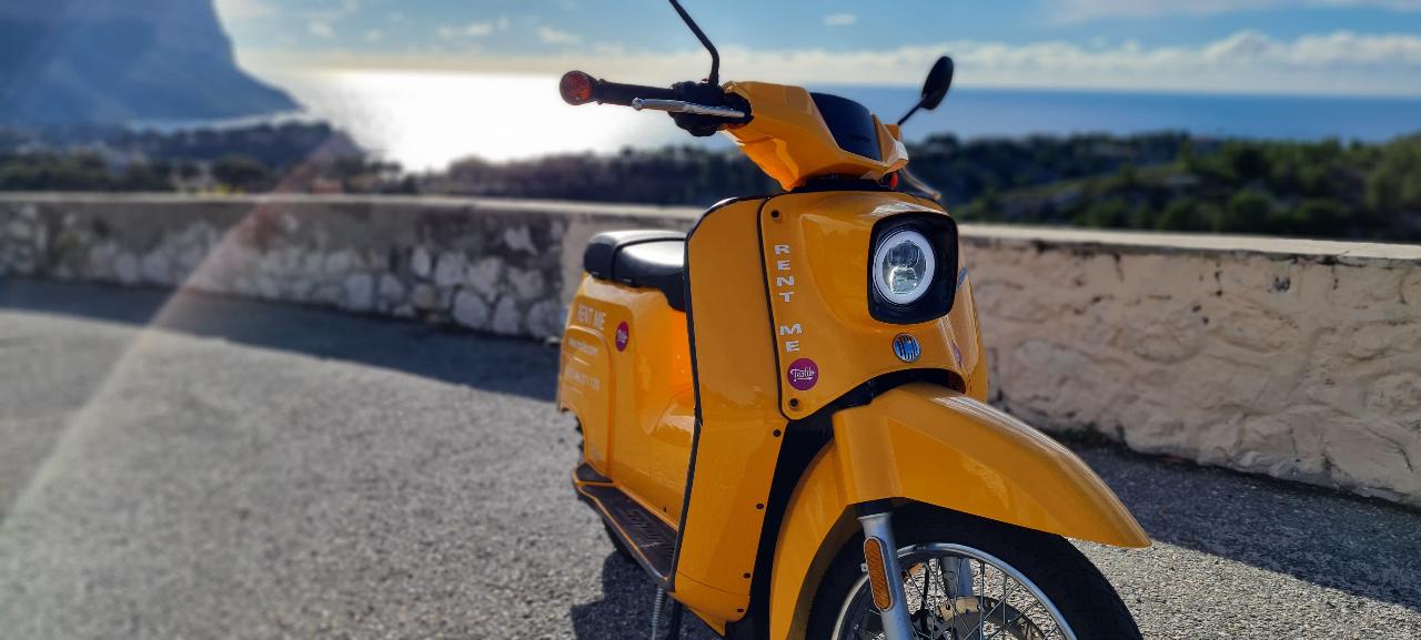 Location Scooter electrique journee avec Pack Guide Virtuel et assurance -  Marseille - Full day E Motorbike rental with Virtual Guided Pack and Insurance